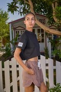 [women] Basic Cropped Black Tee