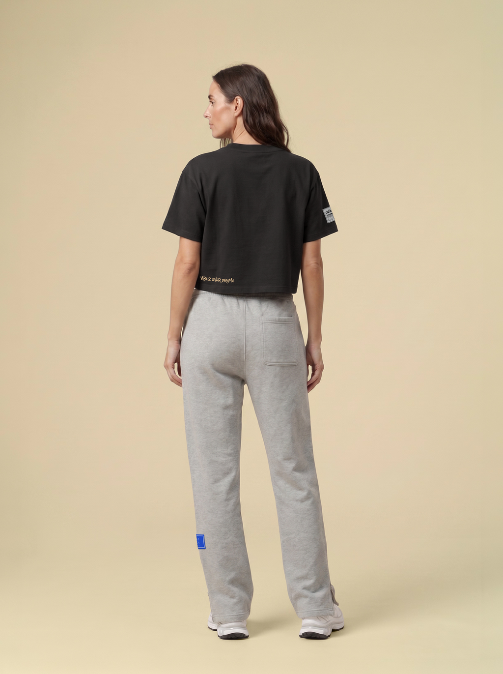 [women] Basic Cropped Black Tee
